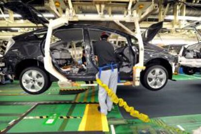 La producción tan sólo de automóviles y furgonetas en octubre fue de 301.918 unidades, lo que equivale a un crecimiento del 25,4 por ciento frente al mismo mes de 2011 y del 12,8 por ciento en comparación a septiembre. EFE/Archivo