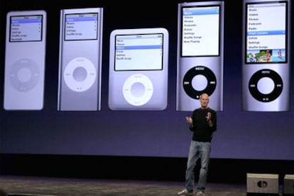 El presidente de Apple, Steve Jobs, durante la presentación del nuevo iPod en California.