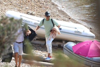 El actor de 'Piratas del Caribe' y prometido de la cantante Katy Perry, Orlando Bloom, fue fotografiado en una playa de la isla