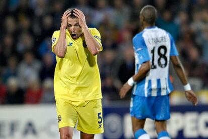 Marchena se lamenta durante el partido ante el Odense.
