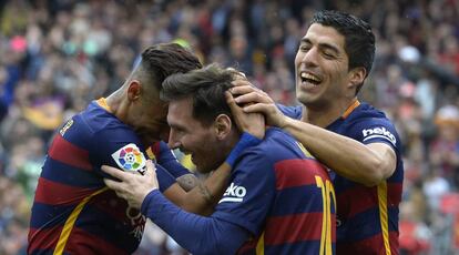 Neymar, Messi y Luis Suárez celebran un tanto al Espanyol.