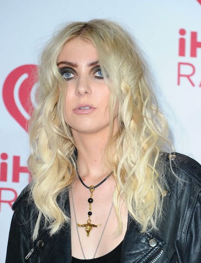 Cuando actuaba en 'Gossip Girl' Taylor Momsen ya lucía una lana melena oxigenada y ahora, años más tarde, la chica rebelde del Upper East Side —que se dedica al mundo de la música— ha reducido la longitud de su cabello, pero sigue manteniendo el color insignia