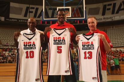 Drexler, Robinson y Mullin con las camisetas de los Juegos del 92.