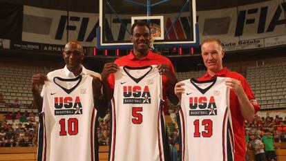 Drexler, Robinson y Mullin con las camisetas de los Juegos del 92.