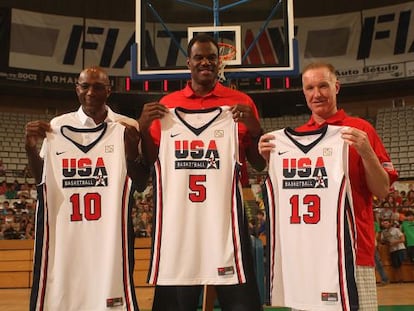 Drexler, Robinson y Mullin con las camisetas de los Juegos del 92.