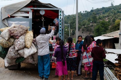 Venta de alimentos en domicilio en una zona rural de Guerrero.