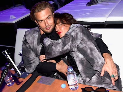 Ahora los famosos pueden dormirse durante un desfile