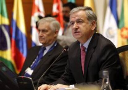El ministro chileno de Hacienda, Felipe Larraín, preside la primera sesión de la reunión de ministros de Finanzas de la Comunidad de Estados Latinoamericanos y Caribeños en Viña del Mar (Chile).