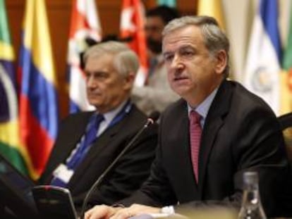 El ministro chileno de Hacienda, Felipe Larraín, preside la primera sesión de la reunión de ministros de Finanzas de la Comunidad de Estados Latinoamericanos y Caribeños en Viña del Mar (Chile).