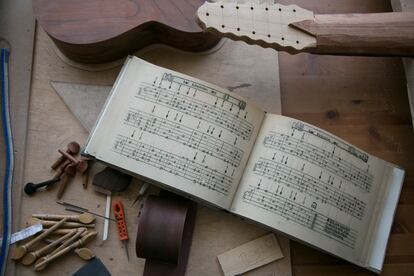 Detalle del taller del luthier Demian Reolid.