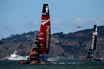 El New Zealand y el Oracle en plena regata.