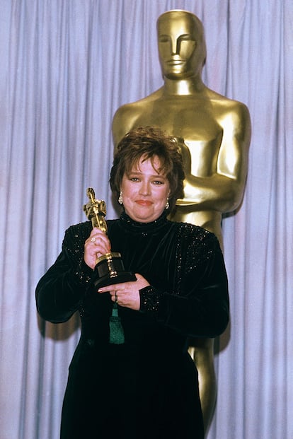 Kathy Bates, nominada a mejor actriz secundaria por Richard Jewell. Ese mismo año, 1991, Bates ganó a mejor actriz por Misery. Su primera vez y su primer Oscar.