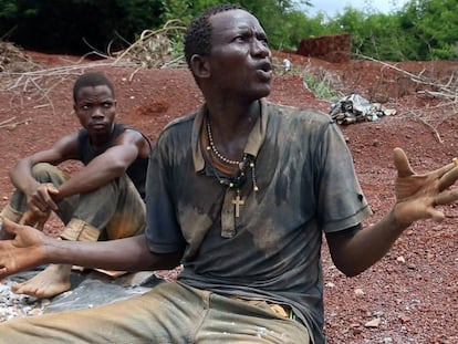 Joseph Bado es un minero de oro a pequeña escala en la ciudad costamarfileña de Angovia.