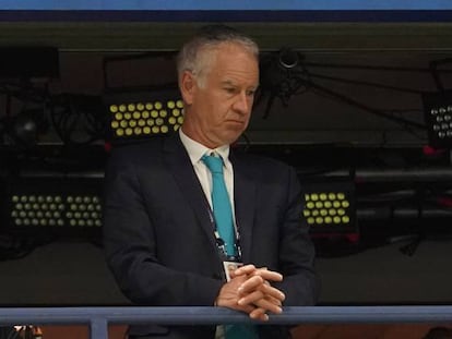 John McEnroe, en las cabinas de la pista Arthur Ashe.