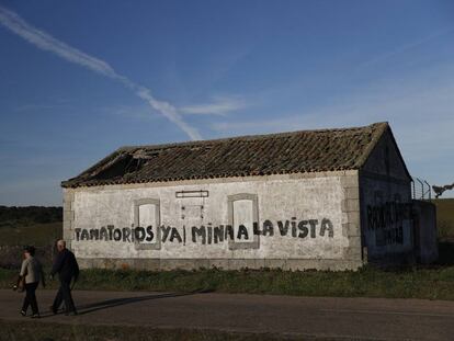 Entrada al pueblo de Retortillo, en Salamanca, a apenas 2 kilómetros del lugar donde se quiere construir la mina.