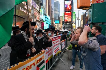 Judíos ultraortodoxos se enfrentan a otros partidarios de Israel en Nueva York