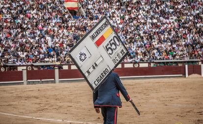 Tarde de toros en la plaza de Las Ventas.