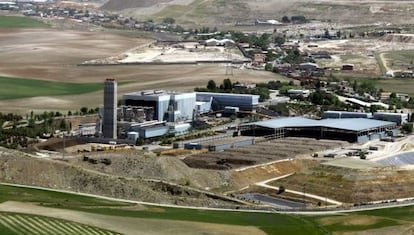 Vista a&eacute;rea de la incineradora de Valdeming&oacute;mez, en 2005.