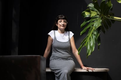 Tamara Grosso, autora de 'Viudas jóvenes', en Barcelona, el 5 de junio de 2025.