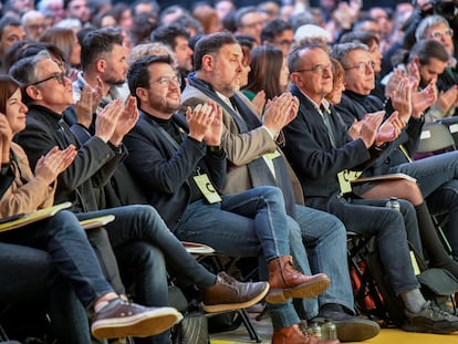 El 'president' Pere Aragonés (c-i), junto al líder de ERC, Oriol Junqueras (c), en el Congreso Nacional de la formación, en Lleida.