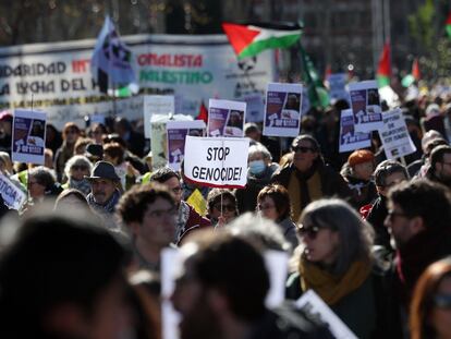 Asistentes en Madrid a la manifestación de este sábado para pedir que el Gobierno estatal tome medidas contra Israel.