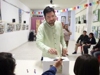 Ignacio Blanco durante la votaci&oacute;n de primarias en la que se impuso como candidato a la presidencia de la Generalitat de EUPV.