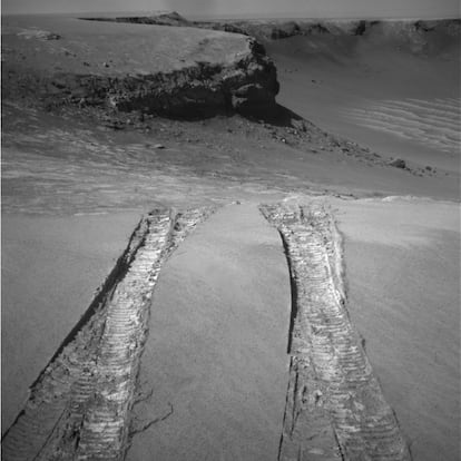 Las huellas del Oportunity en el cráter Victoria.