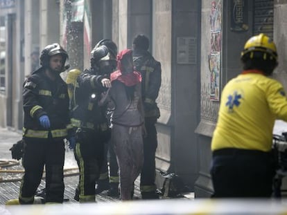 Una de les persones evacuades a l'incendi.