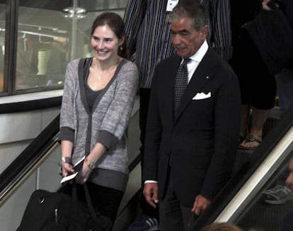 Amanda Knox en el aeropuerto de Fiumicino, antes de embarcar hacia EE UU.