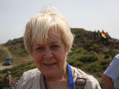 Un tren conmemorativo del exilio ha viajado desde Barcelona a la frontera francesa con 300 personas. Montserrat Julio Nonell (Barcelona, 1929) estaba a punto de cumplir los 10 cuando cruzó la frontera con sus padres. ). "He tenido mucha suerte en la vida", dice la actriz.