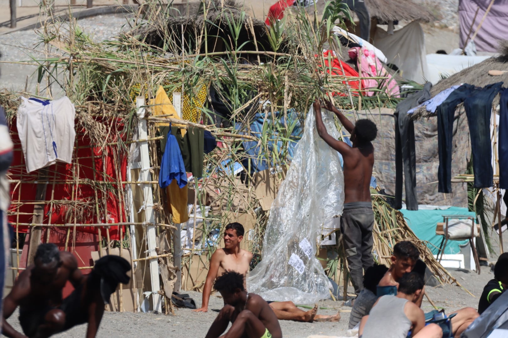 Última hora de la entrada de inmigrantes a Ceuta, en directo | Las comunidades religiosas de Ceuta se concentran para reclamar una respuesta inmediata a la crisis migratoria