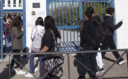 Algunos estudiantes del IES Adolfo Su&aacute;rez en Paracuellos. 
 