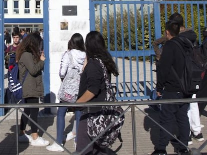 Algunos estudiantes del IES Adolfo Su&aacute;rez en Paracuellos. 
 