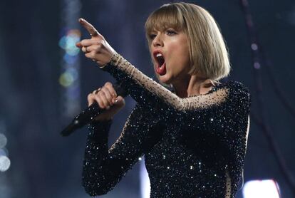 Taylor Swift interpretó 'Out of the woods' (otro dardo envenenado dirigido a Harry Styles) en la última entrega de los premios Grammy.