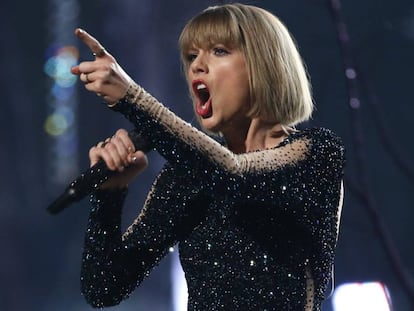 Taylor Swift interpretó 'Out of the woods' (otro dardo envenenado dirigido a Harry Styles) en la última entrega de los premios Grammy.