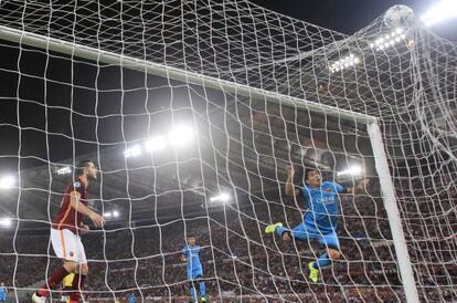 Luis Suárez marcar el 0-1, en Roma.