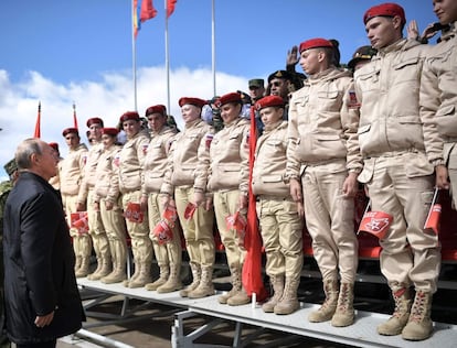 Vladimir Putin inspects a group of military cadets during exercises on September 13, 2022. 