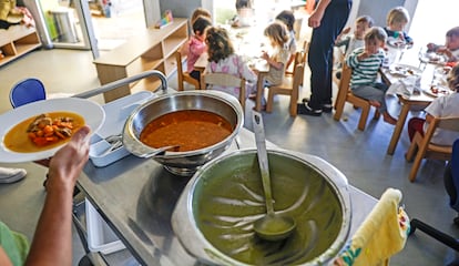 Los alumnos de dos a tres años de la escuela infantil La Melonera de Madrid comen la comida preparada con productos ecológicos y de proximidad.