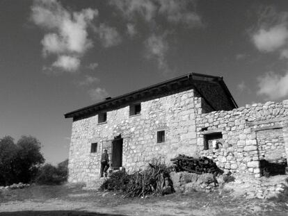 La casa de la vall de Carreu on van morir dues v&iacute;ctimes del crim de la novel&middot;la Dos ta&uuml;ts negres i dos de blancs. 