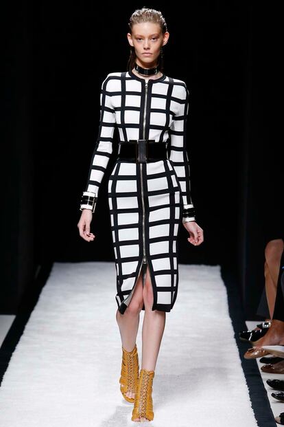 balmain juega a enseñar esconder