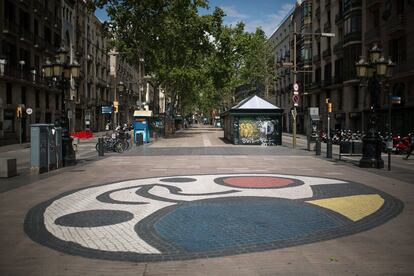 La Rambla, insòlitament buida en un dia de Sant Jordi.