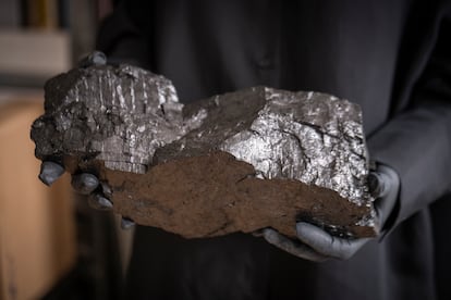 Rocas de diamante negro en bruto.