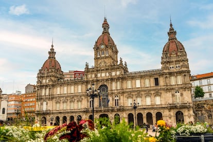 Fachada del palacio municipal de A Coruña, en la plaza de María Pita.