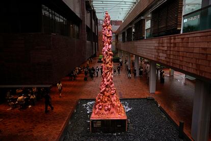 La obra 'Pilar de la Vergüenza', en la Universidad de Hong Kong antes de ser retirada.