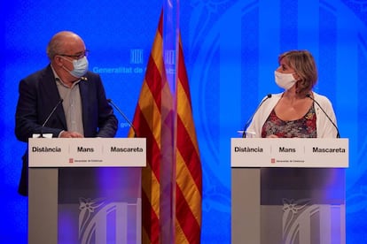 Els consellers d'Educació, Josep Bargalló i de Salut, Alba Vergés, en roda de premsa.