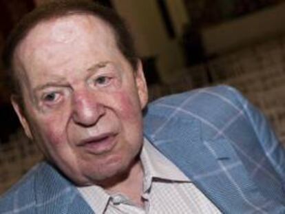 El magnate norteamericano Sheldon Adelson, propietario de la empresa Las Vegas Sands y promotor del complejo de ocio y casino Eurovegas en la localidad madrileña de Alcorcón, ha participado en un acto en el Ayuntamiento de Toledo. EFE/Archivo