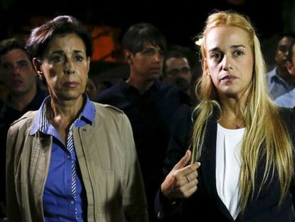 The mother of Leopoldo López, Antonieta, and his wife, Lilian Tintori, after hearing the sentence.