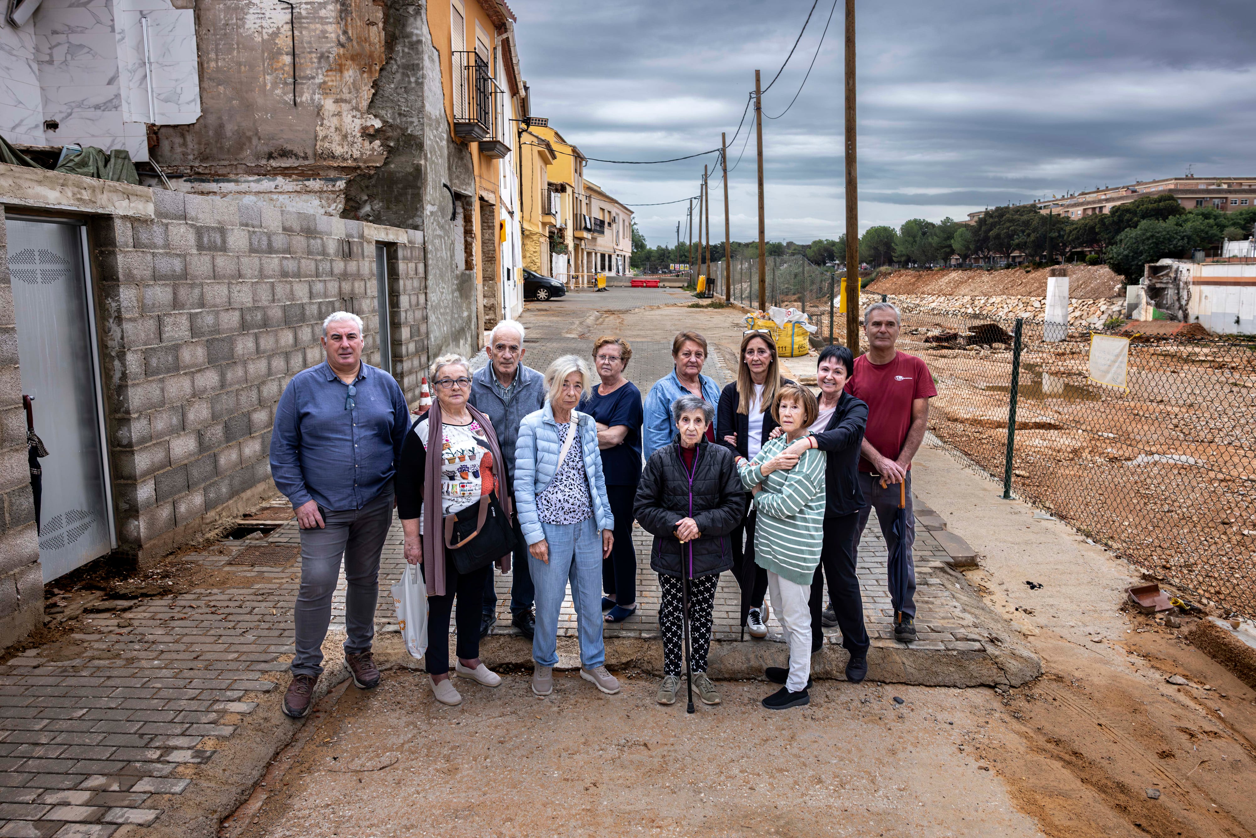 Vecinos de la calle Almassereta  de Picanya. De izquierda a derecha: Jose María, Pilar, Felipe y Constanza Waliño, Maria José, Carmen, Vicenta,  Manoli, Pilar, Mariví, y José. 