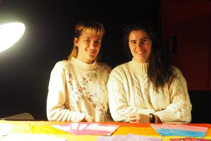 Cristina Vidal y Ainhoa León Arrieta, psicólogas sociales del Observatorio Contra la Homofobia y coordinadoras del Punto Lila de la Sala Apolo