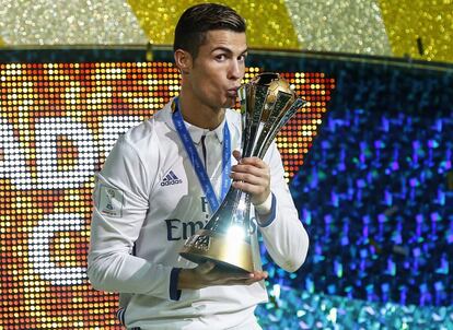 No encontraba palabras Cristiano Ronaldo el día que firmó la renovación con el Real Madrid para describir su año. "El mejor de mi vida", lo calificó finalmente. El portugués, que se lesionó en la final de la Eurocopa y vio el triunfo de sus compañeros entre lagrimas desde el banquillo, lo ganó todo. El título histórico con la selección lusa, La Undécima y el Mundialito y también el Balón de Oro. Cerró 2016 con 42 goles en 44 partidos.